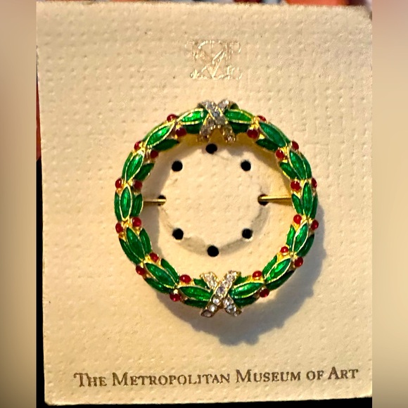 NWT The Met Museum of Art Christmas wreath, 14k plated CZ rhinestones & enamel. - Picture 2 of 4